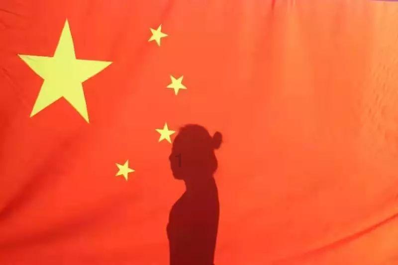 为河渠装上1600米防护栏